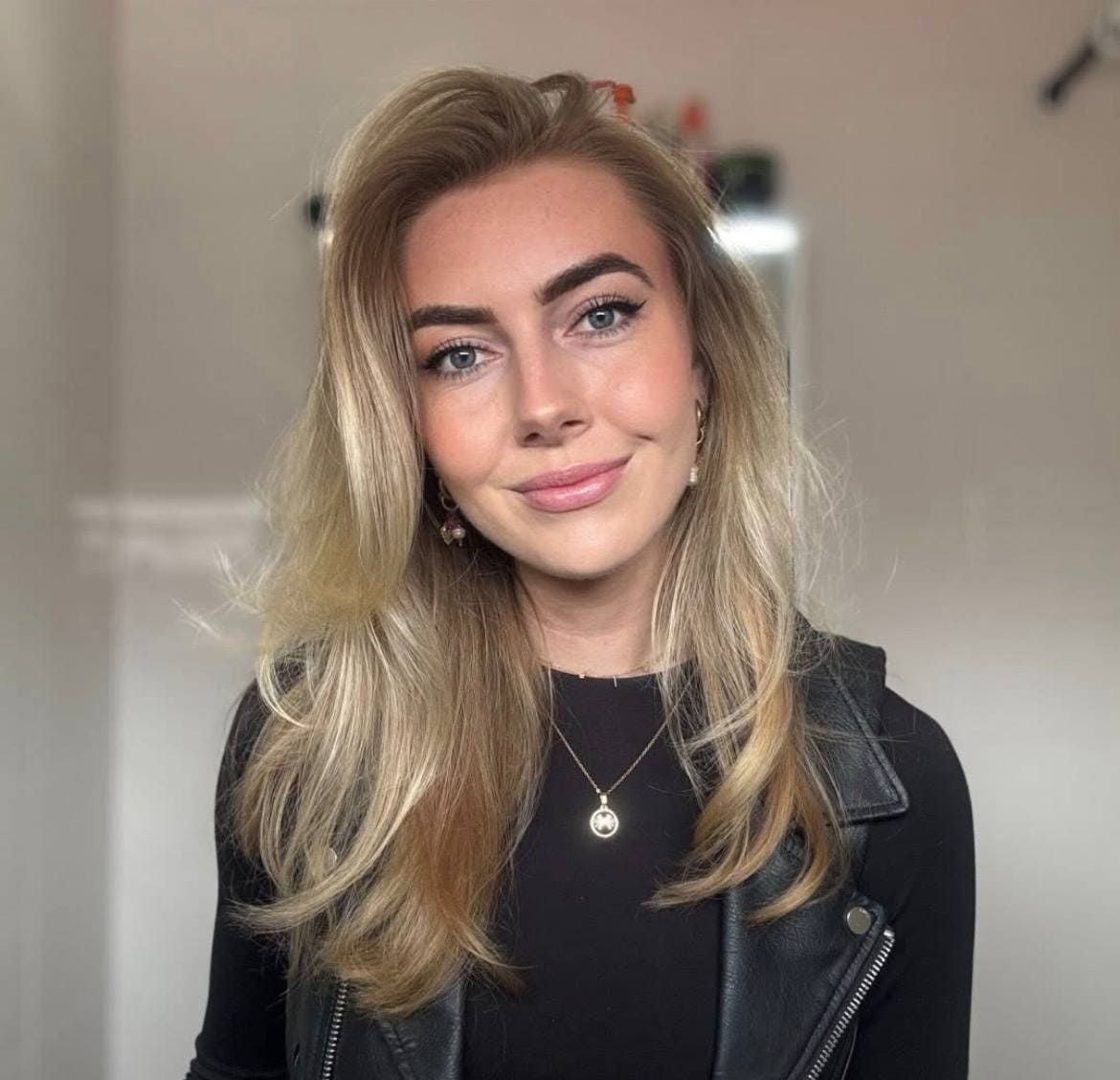 Julia, 29